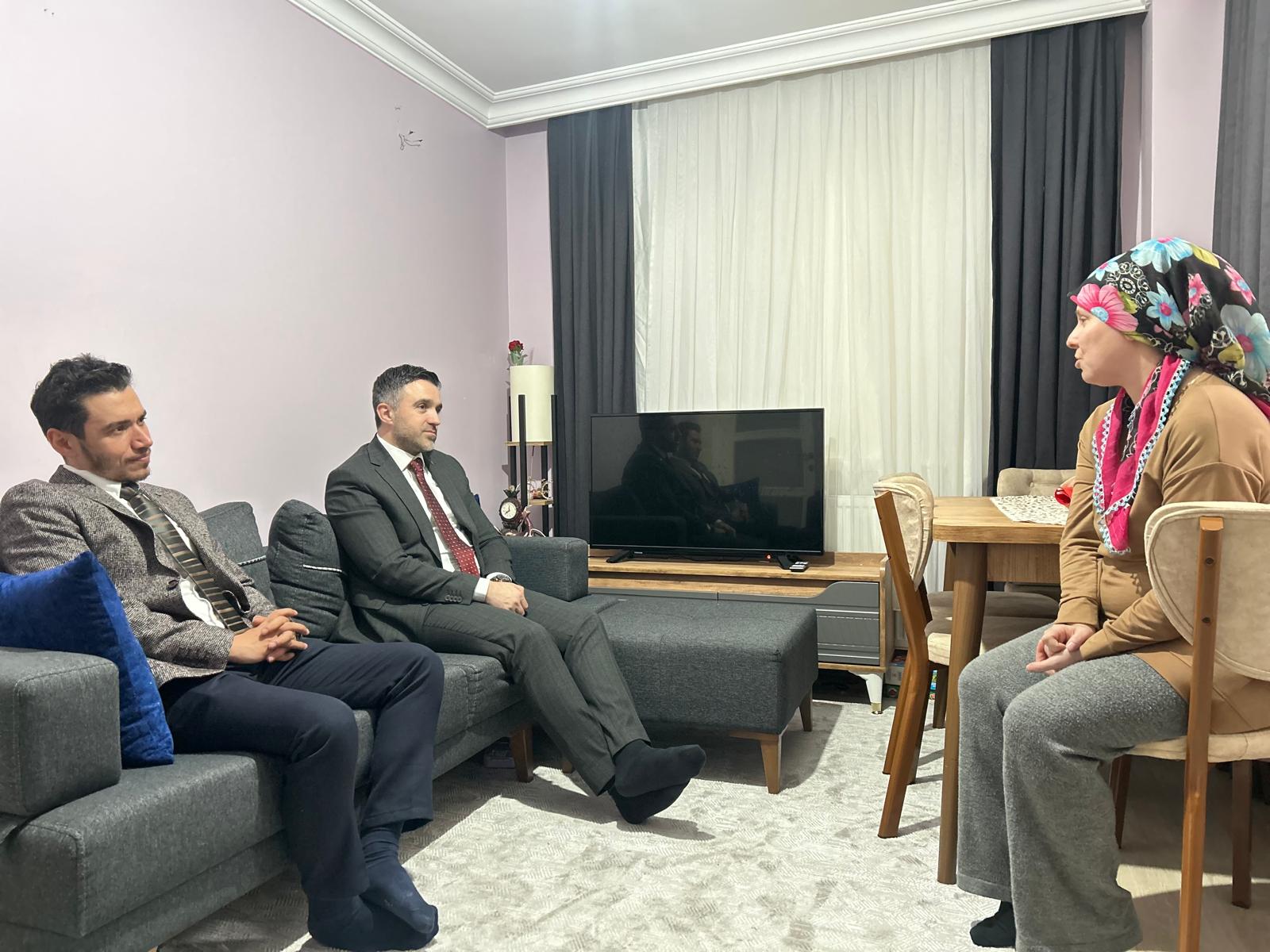 İl Müdürümüz Sn. Ömer TURAN, Kağıthane ilçemizde ikamet eden Sosyal Ekonomik Destek hizmeti alan Sn. Ebru SÖNMEZ ve ailesine ziyaret gerçekleştirilmiştir.