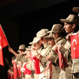2025 Aile Yılı Kapsamında Çanakkale Zaferi’nin 110. Yılında "Çanakkale 57. Alay" Tiyatro Gösterisi - fotoğraf 6