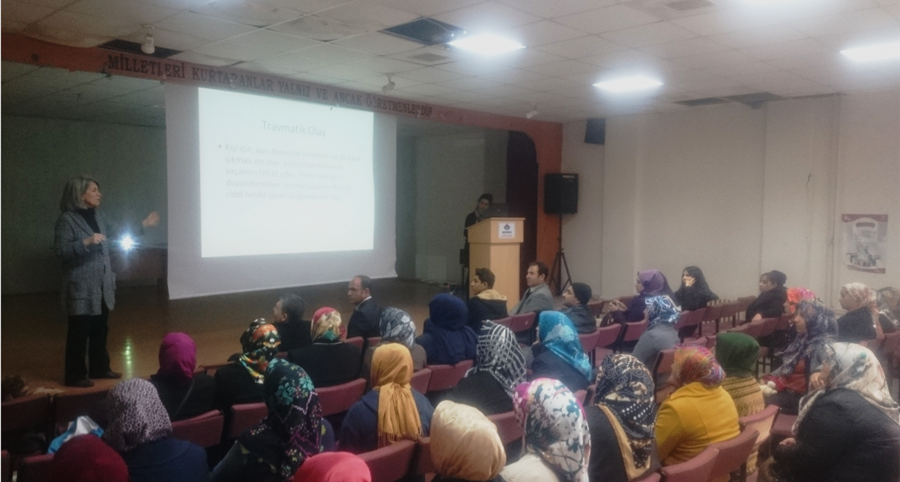 Afet ve Acil Durumlarda Psikososyal Müdahale konulu eğitim verildi.