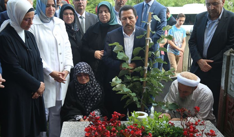 "Son günlerde Suriyeliler, kirli provokasyonlara tabi tutulmaya çalışılıyor. Bu konuda çok hassas ve dikkatli olmamız gerektiğine inanıyorum''