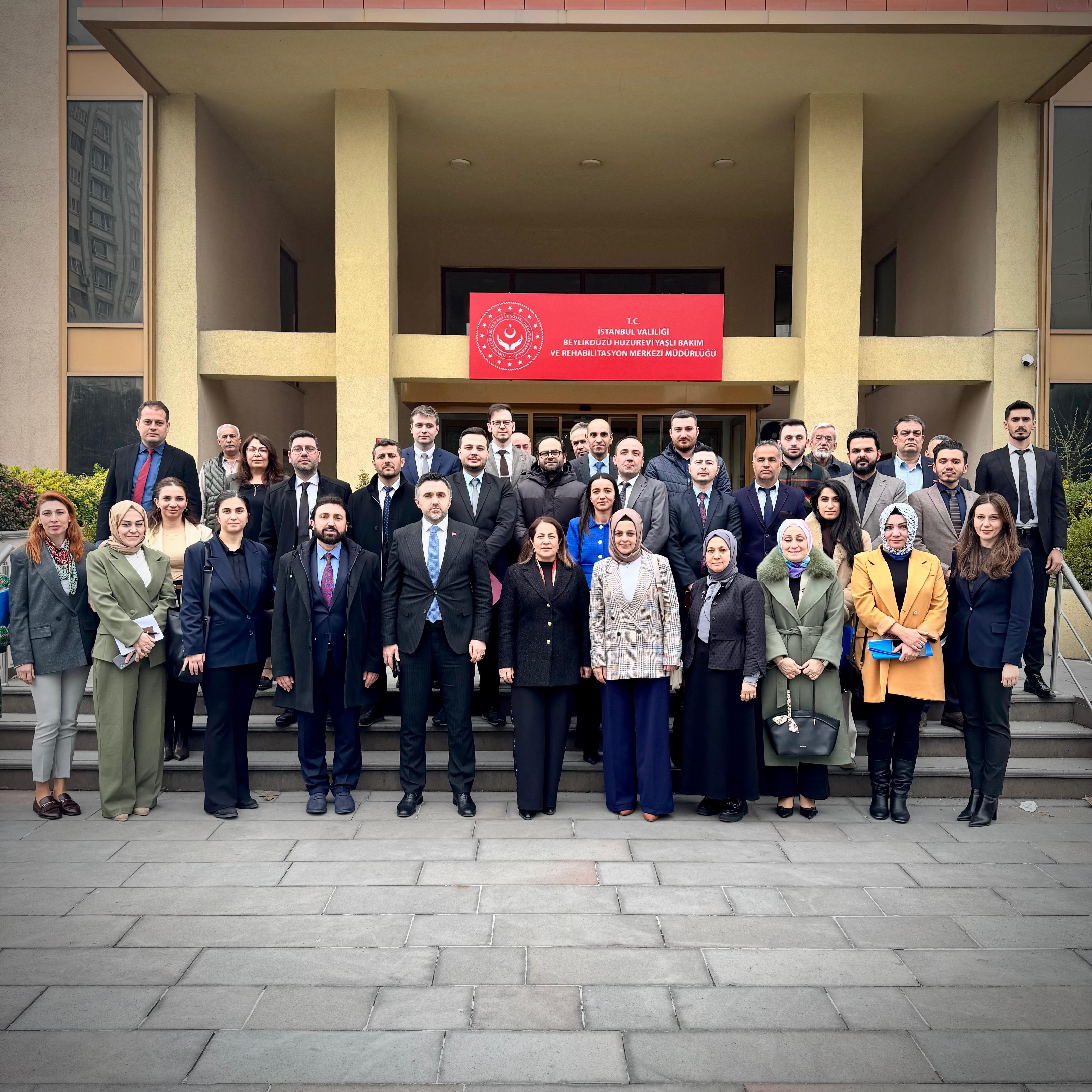 Aile ve Sosyal Hizmetler Bakan Yardımcımız Sayın Sevim SAYIM MADAK İl Müdürlüğümüze bağlı Sosyal Hizmet Merkezi Müdürlerimiz ile istişare toplantısında bir araya geldi.