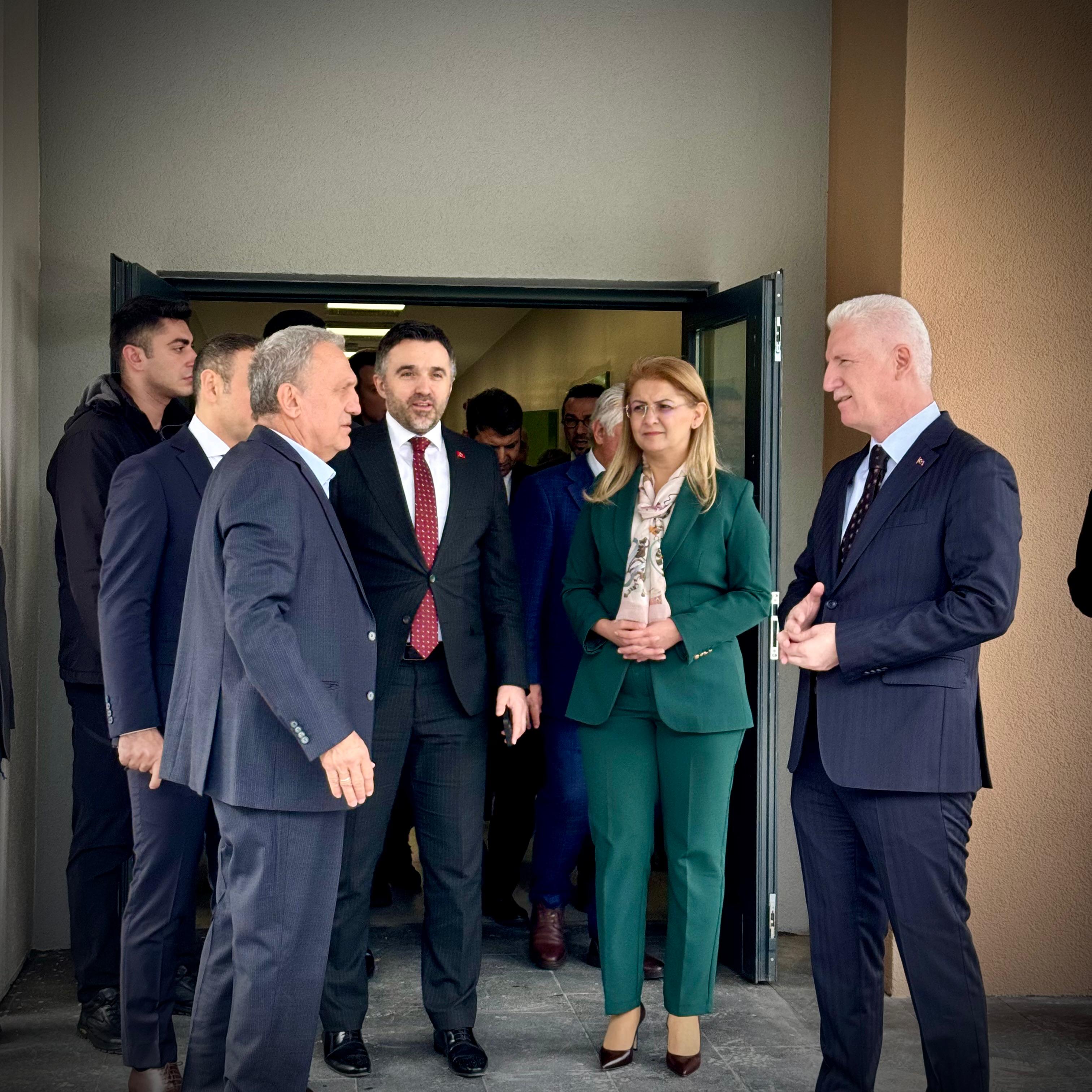 İstanbul Valisi Sn. Davut GÜL , Bakırköy Kaymakamı Sn. Recai KARAL ve İl Müdürümüz Sn. Ömer TURAN, Bakırköy Engelli Bakım Rehabilitasyon ve Aile Danışma Merkezinin incelemelerde bulundular.