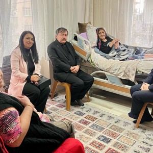 Halk Ozanı İhsan Ozanoğlu’nun Ailesine Ziyaret - fotoğraf 1