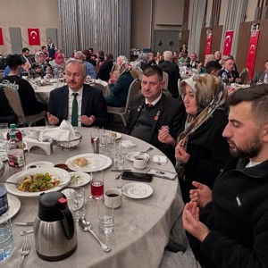 Aziz Şehitlerimizin Aileleri ve Kahraman Gazilerimizle İftardayız  - fotoğraf 11