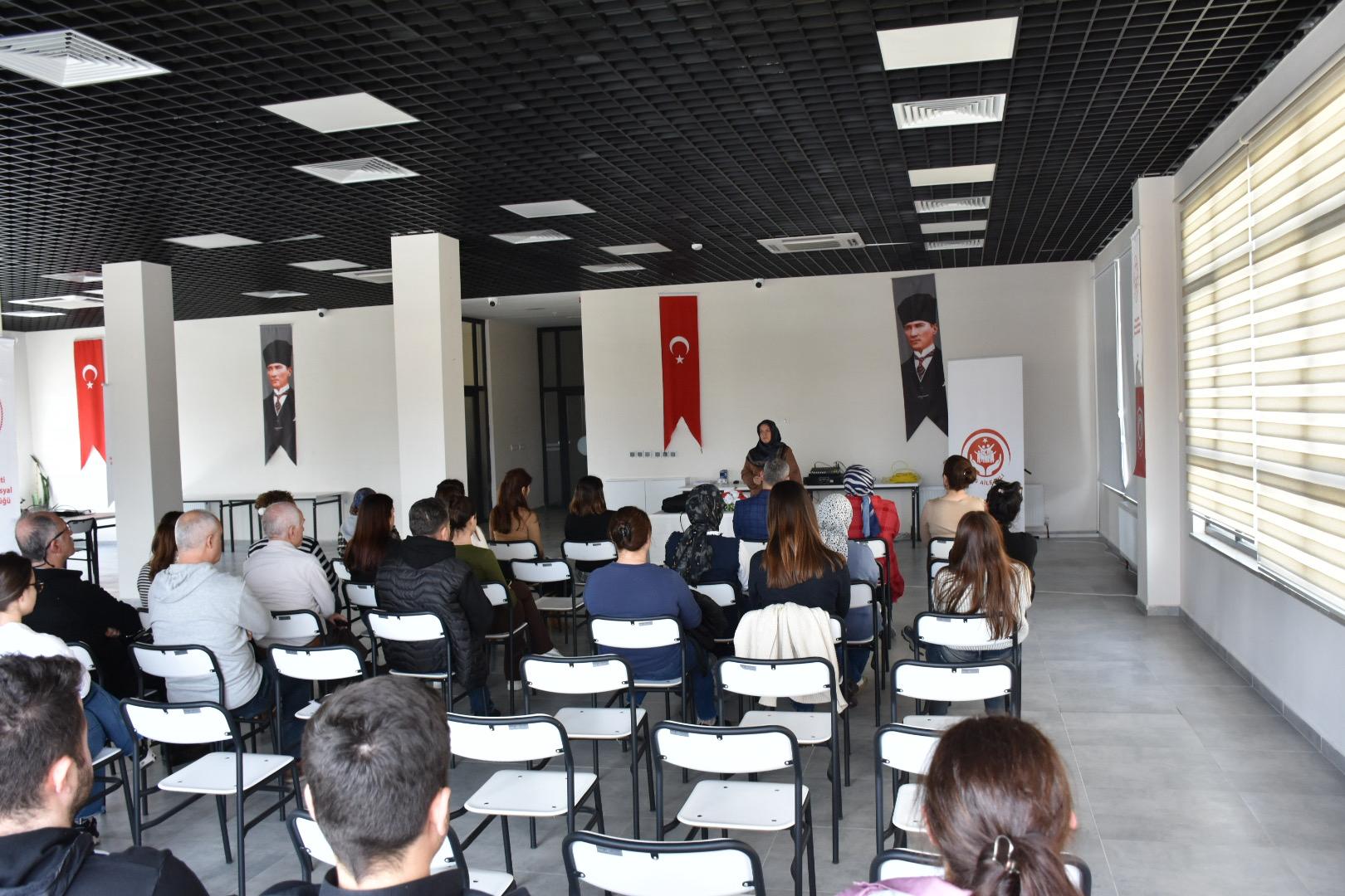 "Geleneğimiz, İnancımız ve Değerlerimizin Muhafazası İçin Ailemiz" Söyleşisi Gerçekleştirildi