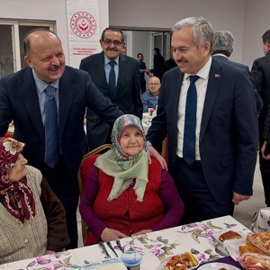 Valimiz Sayın Meftun Dallı Güldal Akşit Huzurevimizde Kıymetli Büyüklerimizle İftarda Buluştu - fotoğraf 1