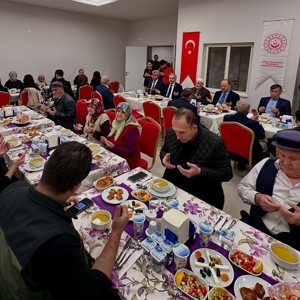 Valimiz Sayın Meftun Dallı Güldal Akşit Huzurevimizde Kıymetli Büyüklerimizle İftarda Buluştu - fotoğraf 14