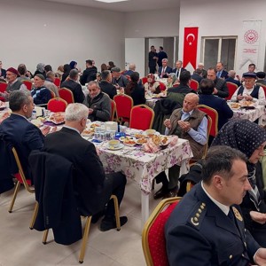 Valimiz Sayın Meftun Dallı Güldal Akşit Huzurevimizde Kıymetli Büyüklerimizle İftarda Buluştu - fotoğraf 17