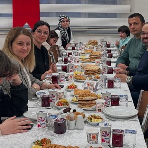 Kahramanlarımız ve Yakınları ile İftardayız - fotoğraf 1