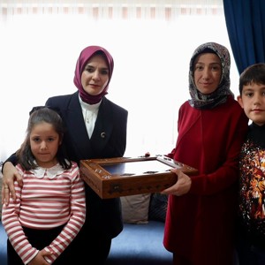 Bakanımız Sayın Mahinur Özdemir Göktaş Aziz Şehidimiz Ahmet Şahan’ın Kıymetli Ailesini Ziyaret Etti - fotoğraf 2