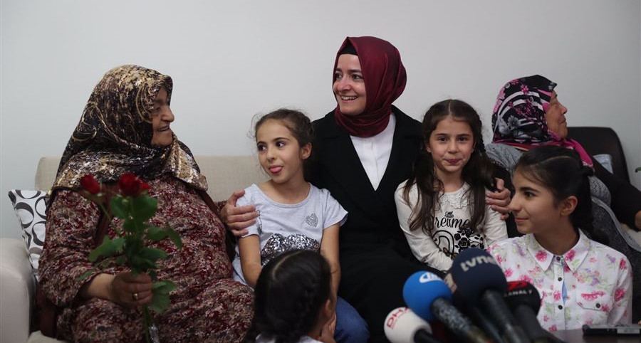 ''Büyüklerimiz bizim başımızın tacı. Onlardan çok şey öğreniyoruz"