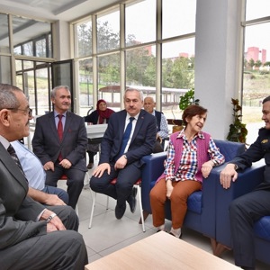 Bizim Bayram Hediyemiz; Büyüklerimizin Dua Yüklü Tebessümleri - fotoğraf 3