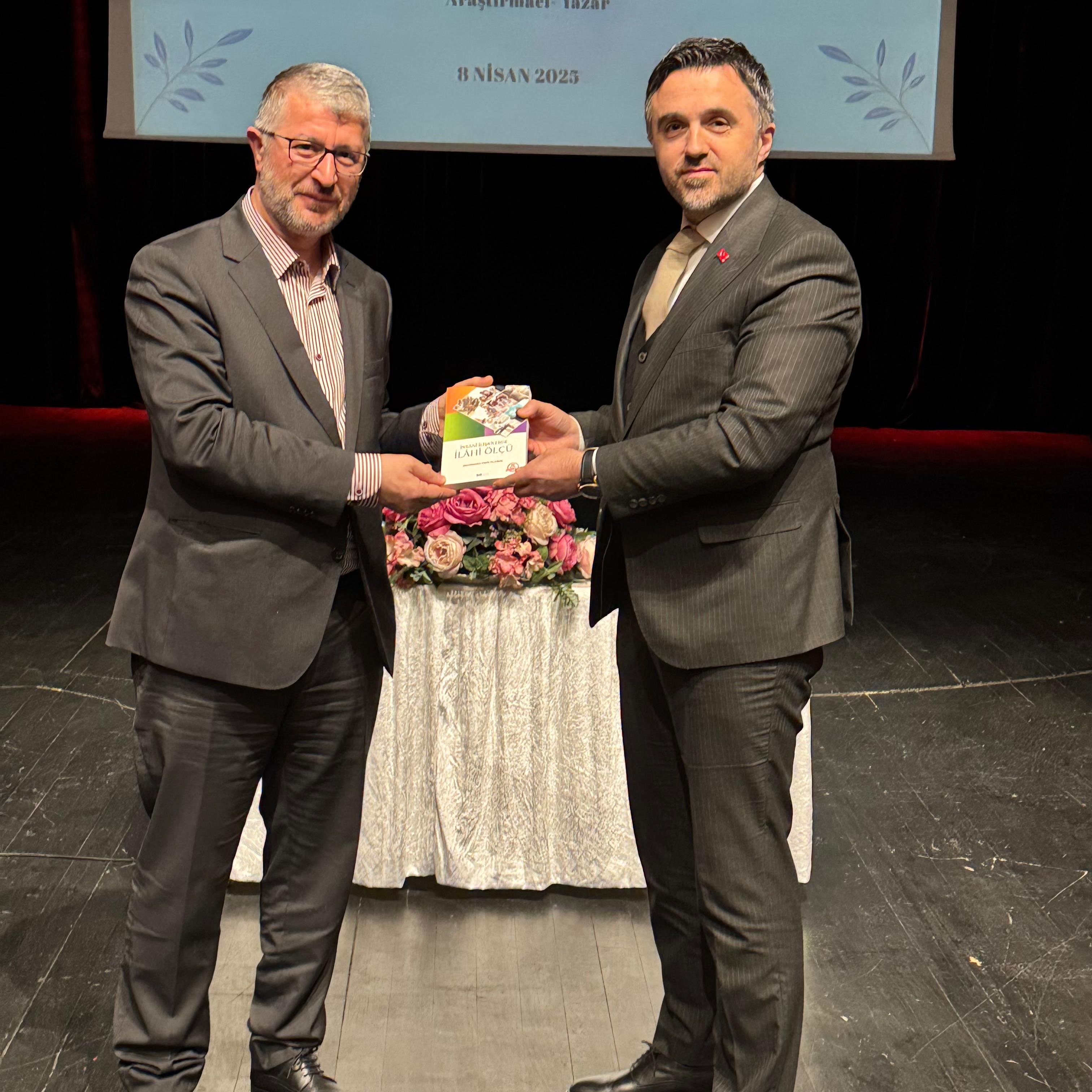 Tarafından Siyer Vakfı Kurucusu, Araştırmacı ve Yazar Muhammed Emin YILDIRIM 'ın konuşmacı olarak katıldığı “Sosyal Hizmetlerde Verilen Hizmetin Manevi Boyutu" söyleşisi düzenlenmiştir.