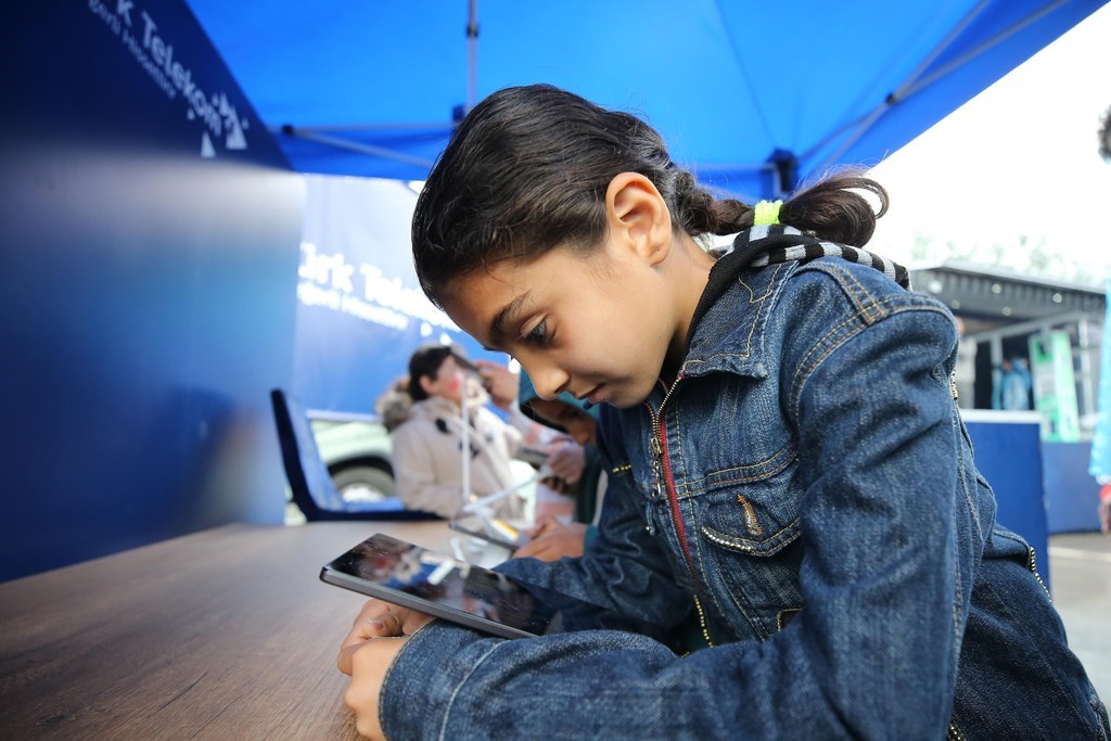 Aile ve Sosyal Hizmetler Bakanlığı dijital ortamda 2 bin 545 zararlı içeriğe müdahale etti