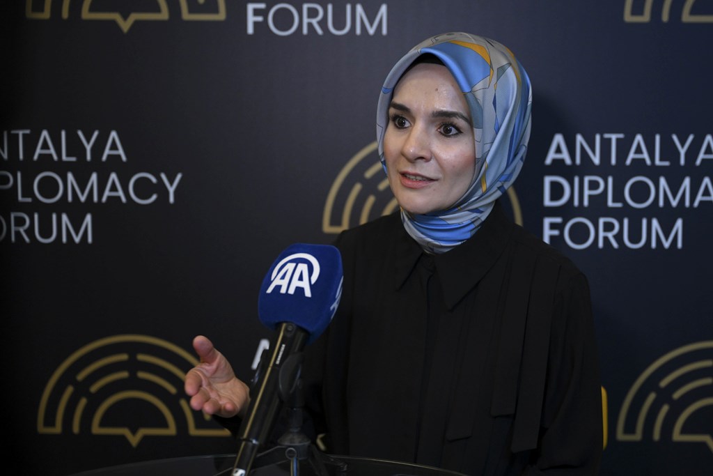 Bakanımız Göktaş, Antalya Diplomasi Forumu'nda Türkiye'nin sosyal politikalardaki tecrübelerini paylaştı