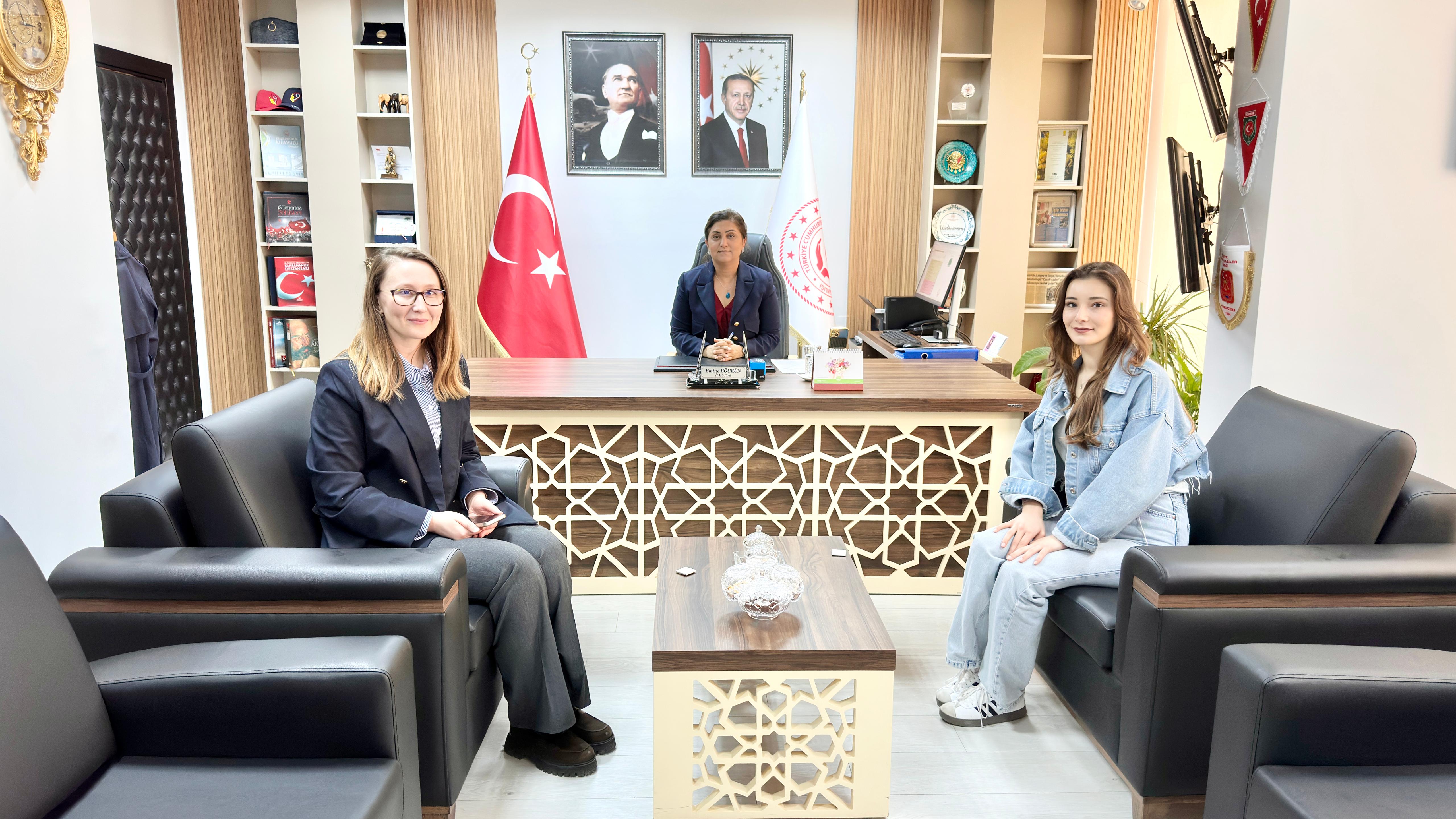  İl Müdürümüz Emine BÖÇKÜN'e  İvrindi Sağlık Hizmetleri Meslek Yüksekokulu Öğretim Görevlisi Sayın Naciye KAYA'dan Ziyaret