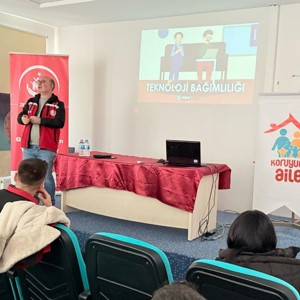 Teknoloji Bağımlılığı ve Dijital Okuryazarlık Eğitimi - fotoğraf 1