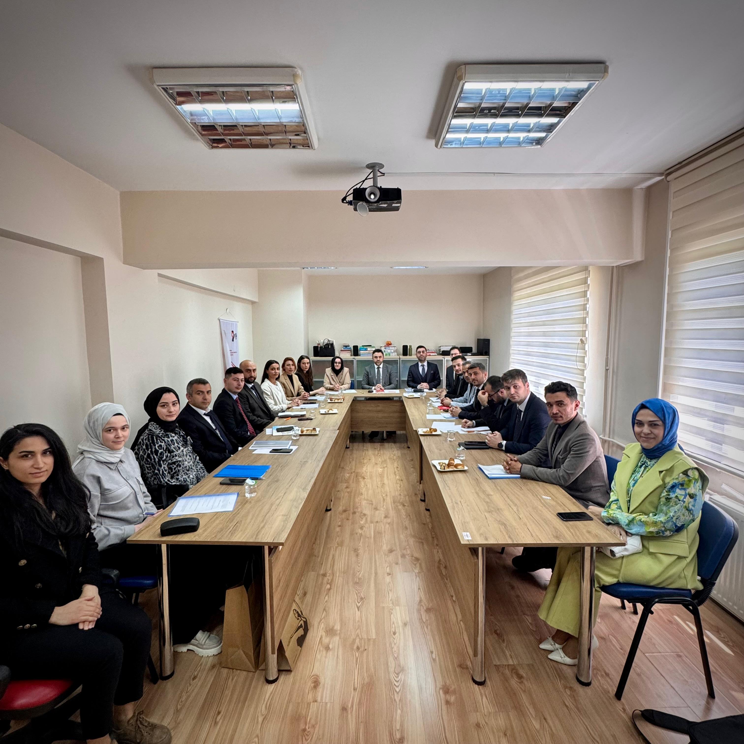 İl Müdürümüz Sn. Ömer TURAN başkanlığında, Sosyal Hizmet Merkezi Müdürlerimiz ile son üç ayda yapılan iş, işlemler ve hizmetlerle ilgili değerlendirme toplantısı gerçekleştirilmiştir.