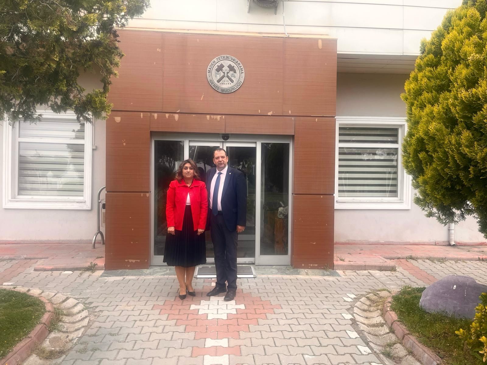  İl Müdürümüz Sayın Emine BÖÇKÜN, MTA Kuzeybatı Anadolu Bölge Müdürü Sayın Özgür ÖZGÜÇ’e Ziyaret Gerçekleştirdi.