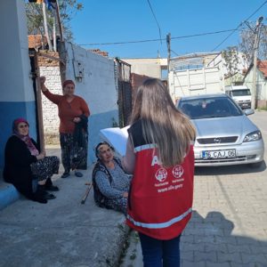 Kırmızı Yeleklilerle Aileden Topluma Destek Eli - fotoğraf 3