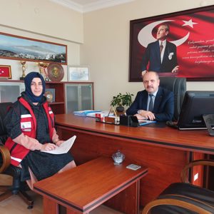 Kırmızı Yeleklilerle Aileden Topluma Destek Eli - fotoğraf 1