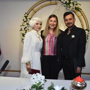 İl Müdürümüz Sayın Çiğdem AÇIKYILDIZ KAZEL, Evlenecek Gençlerin Desteklenmesi Projesi’nden faydalanan çiftimizin nikah törenine katıldı. - fotoğraf 1