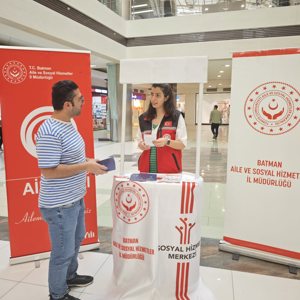 BatmanPark AVM’de yıl boyu devam edecek Aile Yılı faaliyetleri hakkında bilgi verildi ve broşür dağıtıldı. - fotoğraf 3
