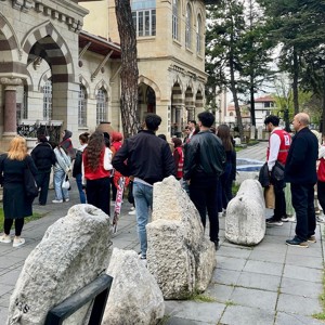 Kızılay Gönüllüsü Öğrencileri Çocuklarımızla Tarihi Mekanlara Ziyaret Gerçekleştirdiler - fotoğraf 4