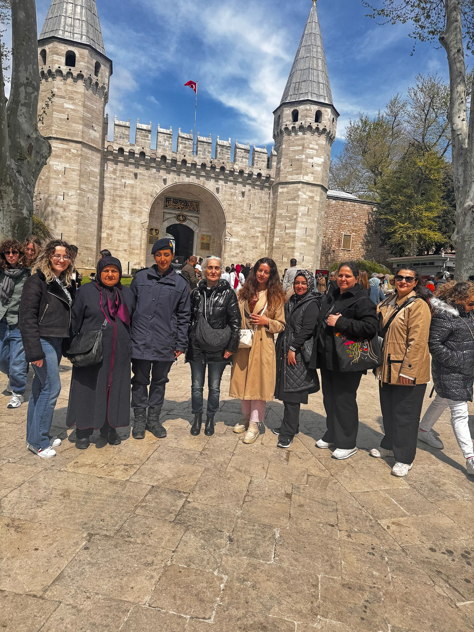 2025 'Aile Yılı' kapsamında "Ailemiz İnancımız, Ailemiz Geleneğimiz, Ailemiz Değerlerimiz" temasıyla Şehit Yakınlarımız ile Topkapı Sarayını ziyaret ediyoruz.