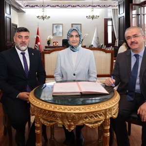Valimiz Doç. Dr. Kübra Güran Yiğitbaşı’nın öncülüğünde İl Müdürlüğümüz ile Berberler ve Kuaförler Esnaf ve Sanatkârlar Odası arasında protokol töreni düzenlendi. - fotoğraf 2