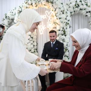 Aile ve Sosyal Hizmetler Bakanımız Göktaş, İstanbul'da kendisini sosyal medyadan davet eden gence kız istedi - fotoğraf 3