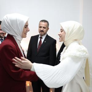 Aile ve Sosyal Hizmetler Bakanımız Göktaş, İstanbul'da kendisini sosyal medyadan davet eden gence kız istedi - fotoğraf 4