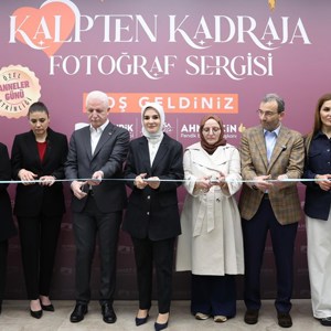 Bakanımız Göktaş, Pendik'te El Emeği Çarşısı ve "Kalpten Kadraja" fotoğraf sergisi açılışına katıldı - fotoğraf 4