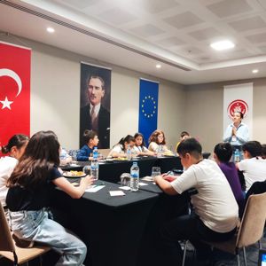 Ankara'da akran zorbalığı ve dijital ortamda çocukların korunmasına yönelik toplantı yapıldı - fotoğraf 2