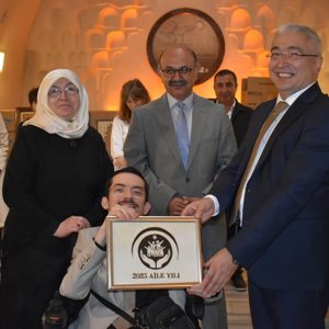 Ahsap Yakma Daglama Sanati Sergisi ile Engelliler Haftasi'nda Sanatin Birlestirici Gucu Vurgulandi - fotoğraf 5