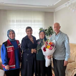 Anneler Günü vesilesiyle İl Müdürümüz Sayın Emine BÖÇKÜN, Aziz Şehidimiz Piyade Teğmen Yılmaz UYANIK’ın Kıymetli Ailesini Ziyaret Etti. - fotoğraf 3