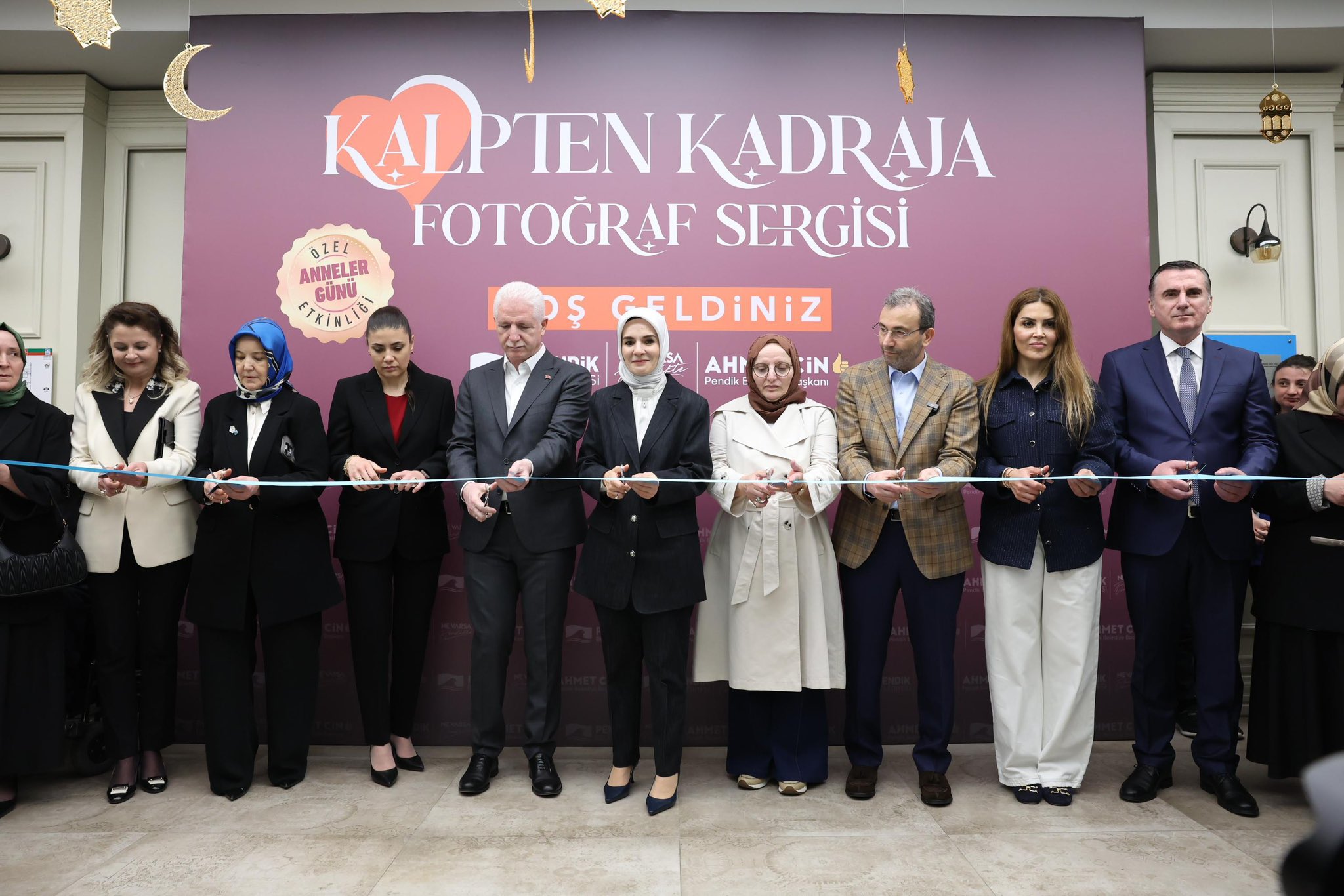 Bakanımız Sn. Mahinur ÖZDEMİR GÖKTAŞ, Valimiz Sn. Davut GÜL ve İl Müdürümüz Sn. Ömer TURAN ile  Anneler Günü kapsamında "Kalpten Kadraja" sergisinin açılışını gerçekleştirdi.