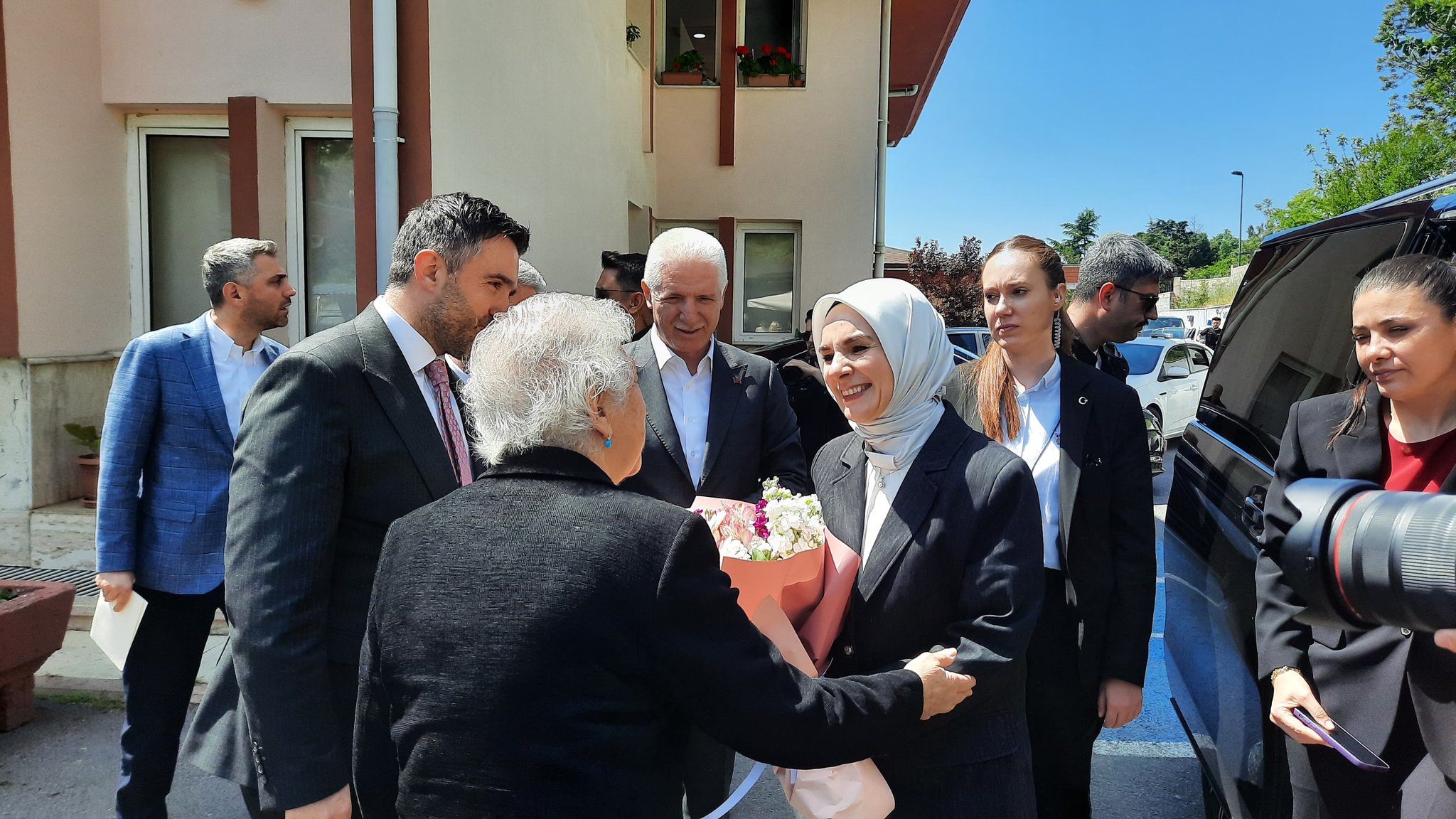 Aile ve Sosyal Hizmetler Bakanımız Sayın Mahinur ÖZDEMİR GÖKTAŞ, Valimiz Sn. Davut GÜL ve İl Müdürümüz Sn. Ömer TURAN ile huzurevi sakinlerimizin Anneler Gününü kutladı.
