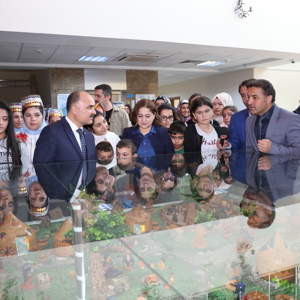 Valimiz Şehmus Günaydın ve eşi Aysel Günaydın Dede Korkut Köyü’nün Açılışını Yaptı - fotoğraf 1
