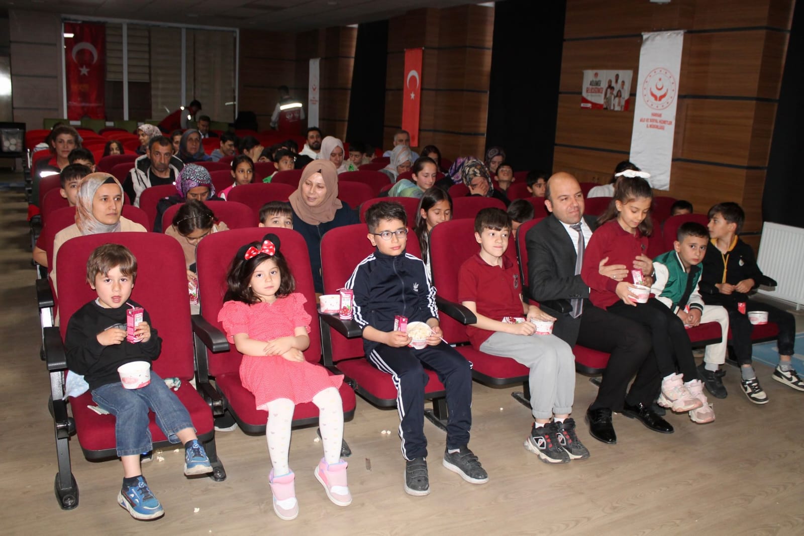 Hakkari İl Müdürlüğümüz’de; Aile Günü’ne Özel Sinema Etkinliği Düzenlendi