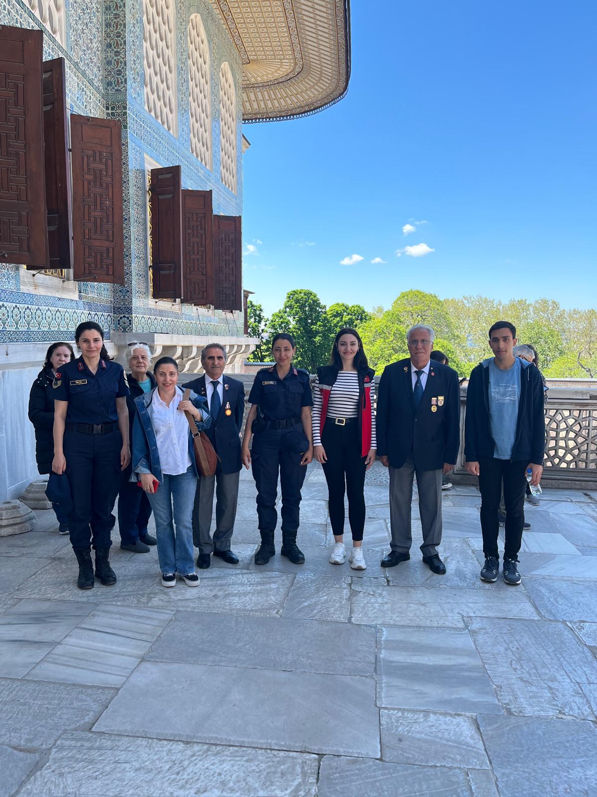 2025 'Aile Yılı' kapsamında "Ailemiz İnancımız, Ailemiz Geleneğimiz, Ailemiz Değerlerimiz" temasıyla Şehit Yakınlarımız ile Topkapı Sarayını ziyaret ediyoruz.