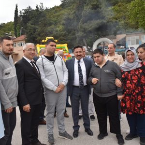 10-16 Mayıs Engelliler Haftası’nda "Farklılıklarımızla Yan Yana; Büyük Aile Pikniği" Etkinliği Gerçekleştirildi - fotoğraf 6