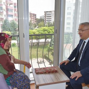 İl Mürümüz Faruk Uysal,  Yenişehir Huzurevi’ni ziyaret ederek kıymetli büyüklerimizle bir araya geldi - fotoğraf 1