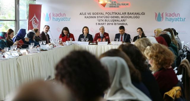 "Kadının nitelik bakımından güçlü olması aileyi de toplumu da daha yukarılara taşıyacak, yüceltecektir"