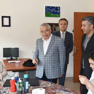 İl Müdürümüz Sayın Faruk UYSAL, Yenice Engelsiz Yaşam Bakım Rehabilitasyon ve Aile Danışma Merkezimizi ziyaret ederek incelemelerde bulundu. - fotoğraf 5