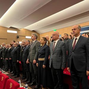 Valimiz Sayın İsmail USTAOĞLU, İl Protokolümüzün Saygıdeğer üyeleri ve İl Müdürümüz Sayın Emine BÖÇKÜN; 2025 #AileYılı kapsamında 10-16 Mayıs Engelliler Haftası vesilesiyle İl Müdürlüğümüz ve Balıkesir İl Milli Eğitim Müdürlüğü Koordinesinde Düzenlenen Etkinliğe Katılım Sağladı. - fotoğraf 1
