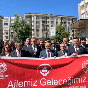 2025 #AileYılı kapsamında;  Aile Haftası vesilesiyle, Valimiz Sayın İsmail USTAOĞLU, İl Protokolümüzün Saygıdeğer Üyeleri ve İl Müdürümüz Sayın Emine BÖÇKÜN’ün Katılımlarıyla Kortej Yürüyüşü Gerçekleştirildi. - fotoğraf 2