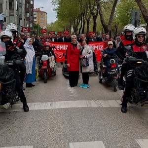 ‘En Büyük Ailemiz Türkiye’miz ve Ailemiz Geleceğimiz‘ Temalı Kortej Yürüyüşü Düzenlendi - fotoğraf 8