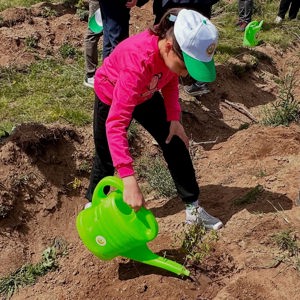 Büyüklerimiz ve Çocuklarımız 150 adet Fidanı Toprakla Buluşturdular - fotoğraf 3