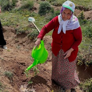 Büyüklerimiz ve Çocuklarımız 150 adet Fidanı Toprakla Buluşturdular - fotoğraf 9